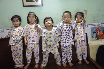 Ca sinh 5 duy nhất tại Việt Nam: Chuyện ngày ấy và bây giờ